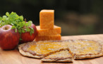 Gilled apple pizza